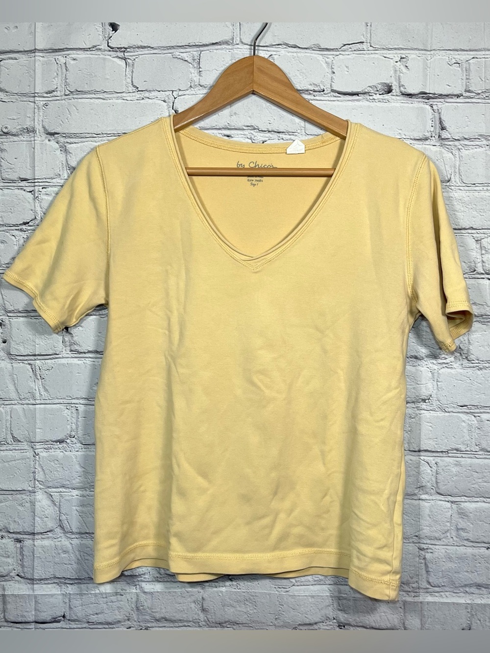 Chico's Tee T-Shirt Top Womens Size 1 Medium Yellow V Neck Cotton Blend